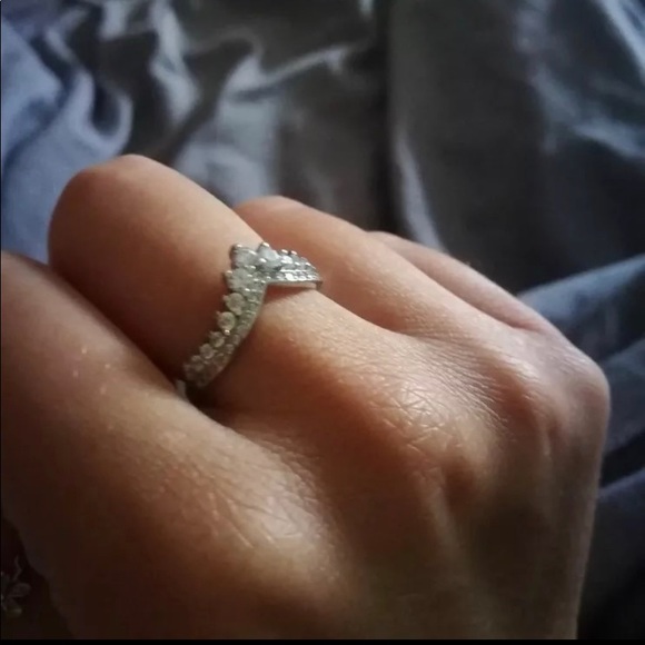 925 Sterling Silver CZ Ring - Picture 6 of 8